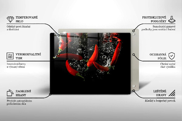 Sklenená doska na krájanie Chilli papričky vo vode