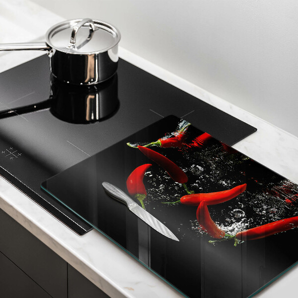 Sklenená doska na krájanie Chilli papričky vo vode