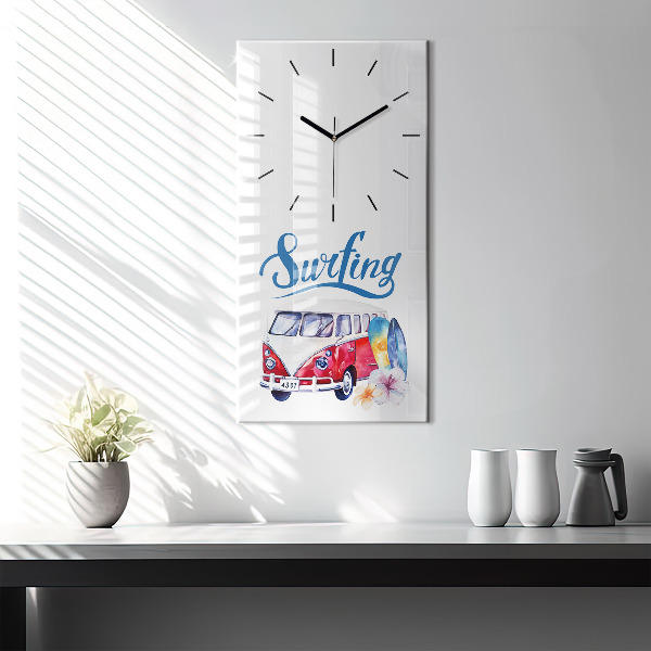 Vertikálne hodiny Auto a nápis Surfing