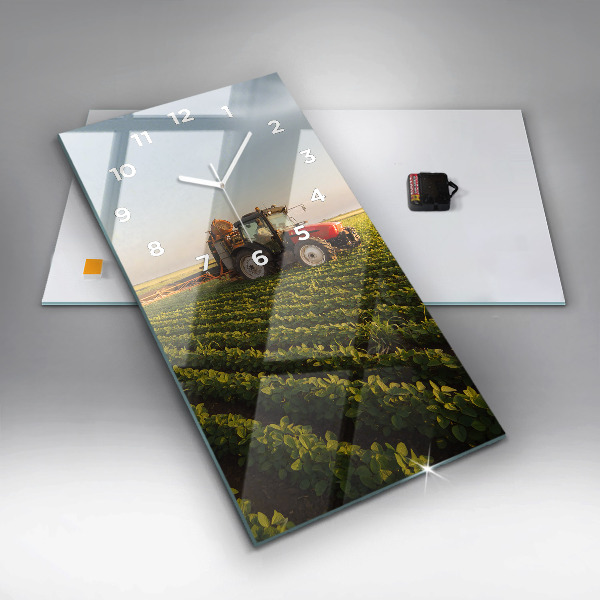 Vertikálne hodiny Traktor v poľnohospodárskej oblasti
