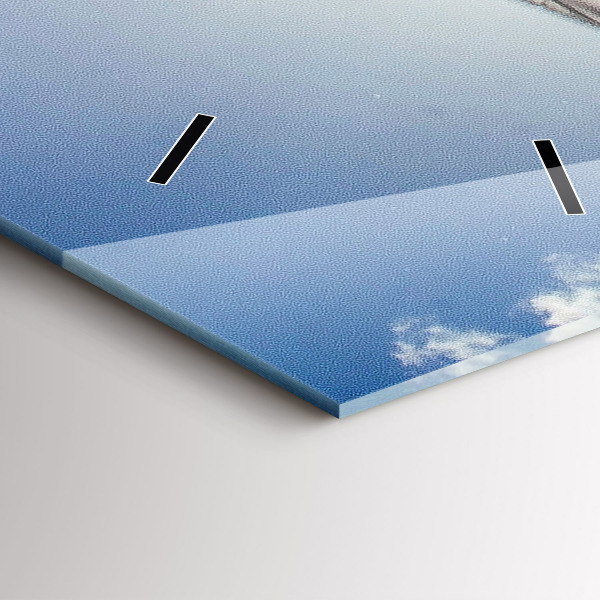 Vertikálne hodiny Poľská vlajka proti oblohe