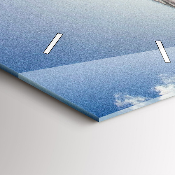 Vertikálne hodiny Poľská vlajka proti oblohe