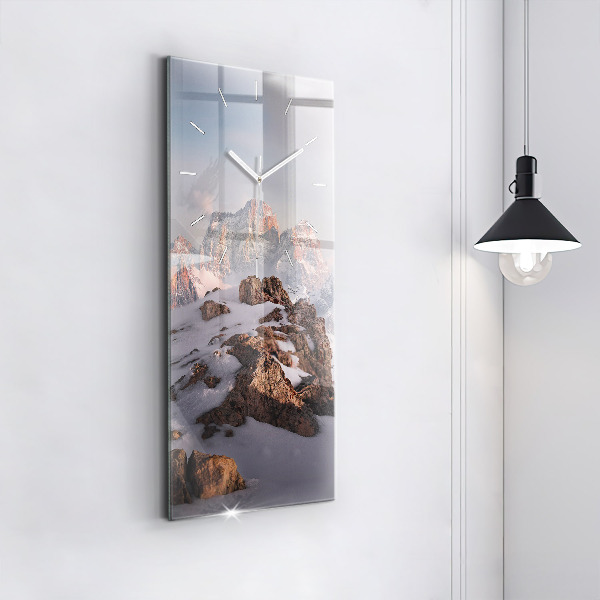 Vertikálne hodiny Hora pokrytá snehom