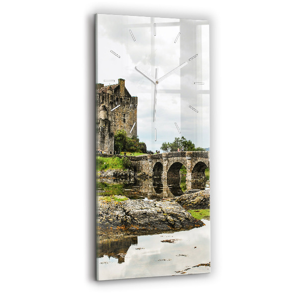 Vertikálne hodiny Hrad Eilean Donan v Škótsku