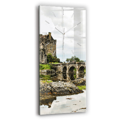 Vertikálne hodiny Hrad Eilean Donan v Škótsku