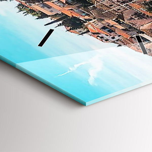 Vertikálne hodiny Lode v Chorvátsku