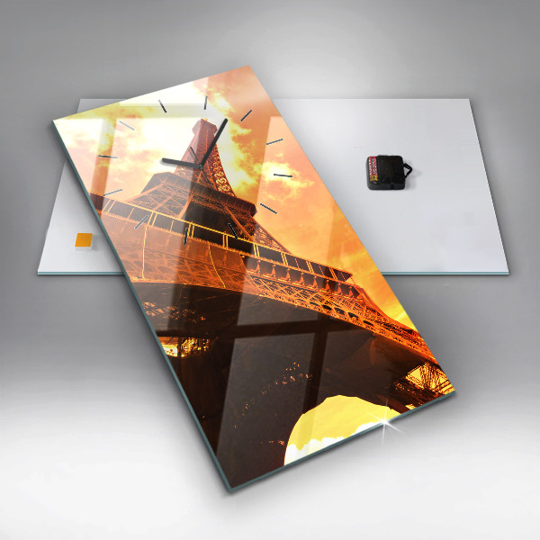 Vertikálne hodiny Eiffelova veža v Paríži