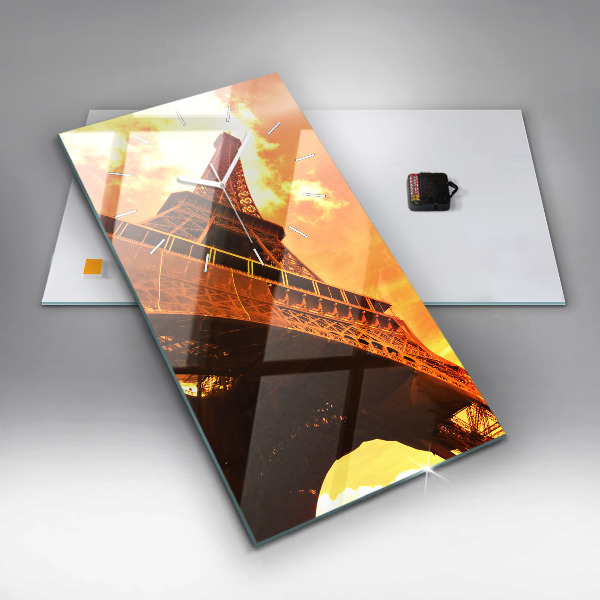 Vertikálne hodiny Eiffelova veža v Paríži