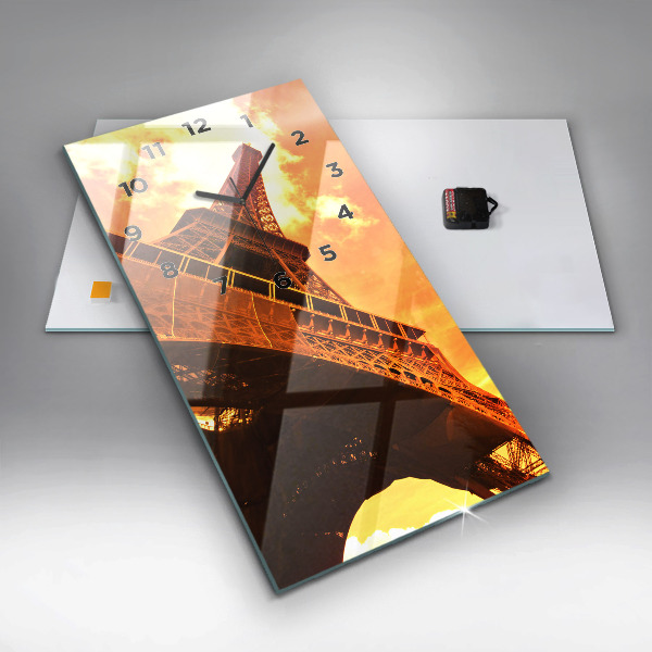 Vertikálne hodiny Eiffelova veža v Paríži