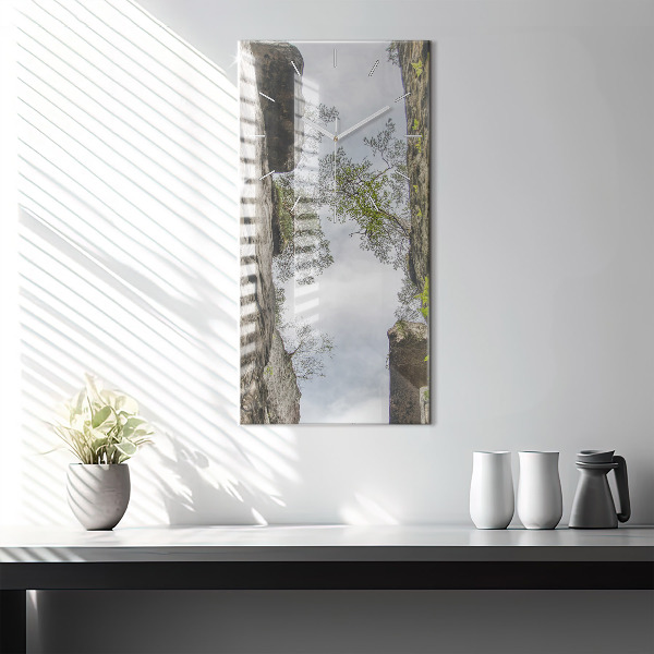 Vertikálne hodiny Skalné mesto v Českej republike