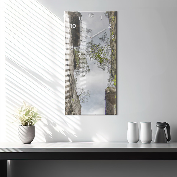 Vertikálne hodiny Skalné mesto v Českej republike