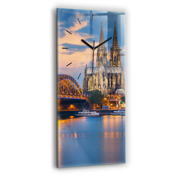 Vertikálne hodiny Pohľad na radnicu