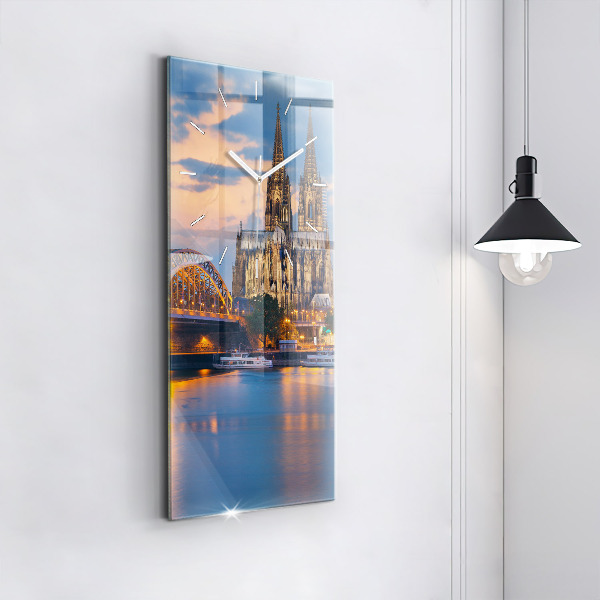 Vertikálne hodiny Pohľad na radnicu