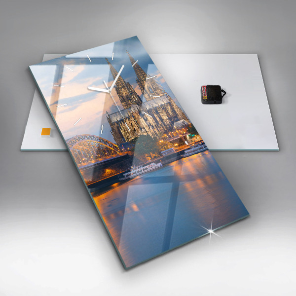 Vertikálne hodiny Pohľad na radnicu