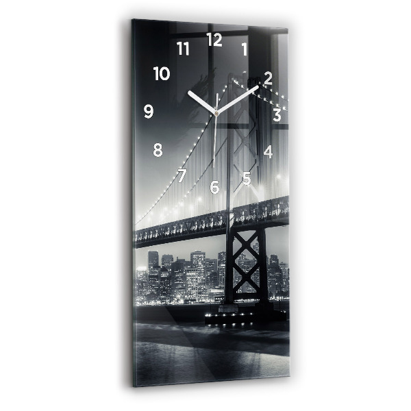 Vertikálne hodiny Most v nočnom San Franciscu