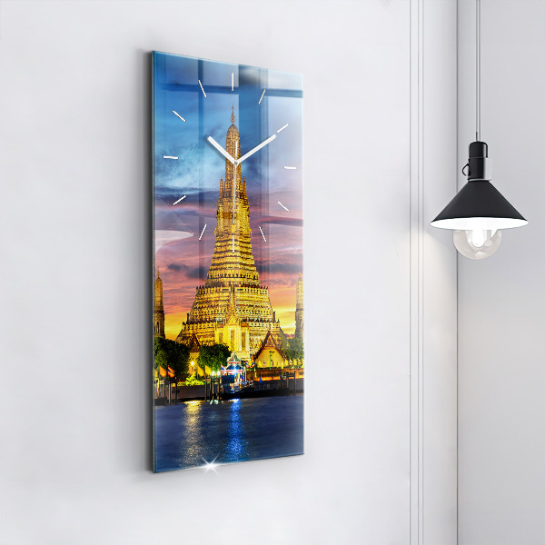 Vertikálne hodiny Chrám v Bangkoku v Thajsku