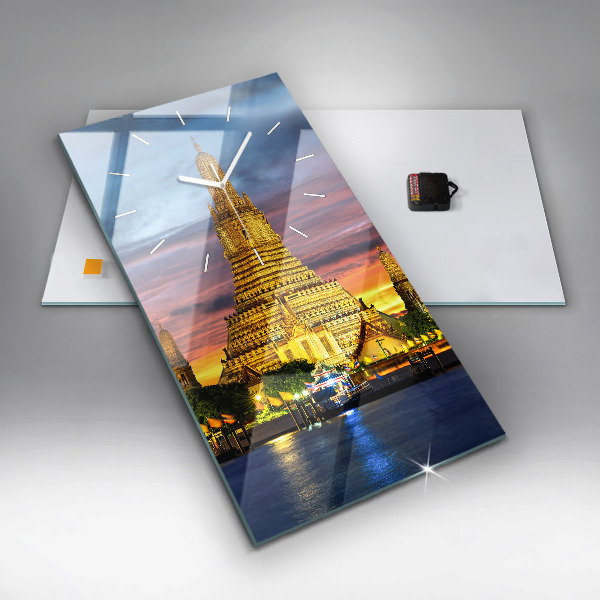 Vertikálne hodiny Chrám v Bangkoku v Thajsku