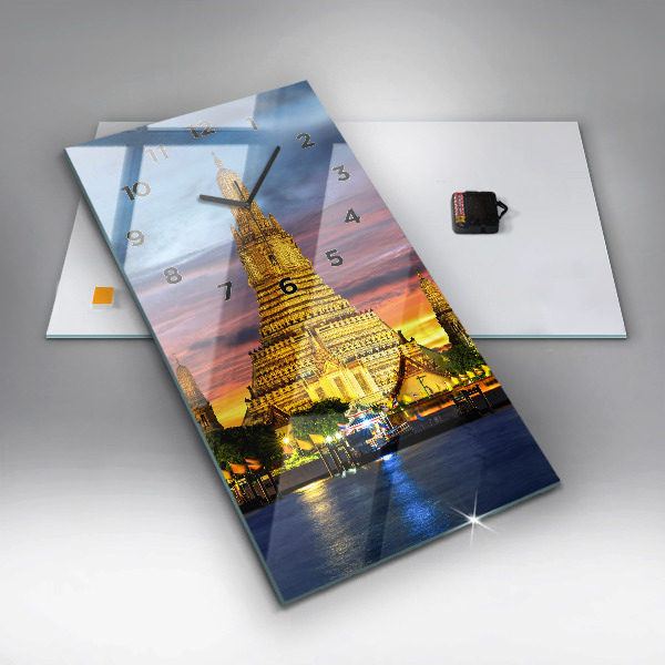 Vertikálne hodiny Chrám v Bangkoku v Thajsku