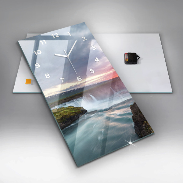 Vertikálne hodiny Krajina s vodopádom