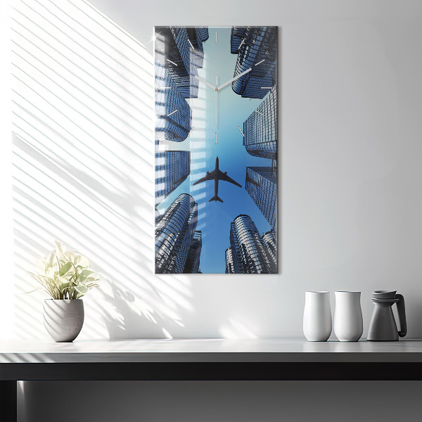 Vertikálne hodiny Lietadlo nad budovami