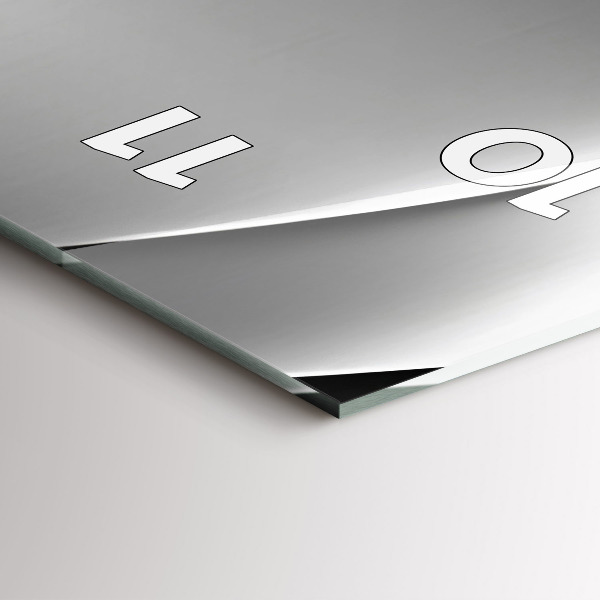 Vertikálne hodiny Strieborná abstrakcia