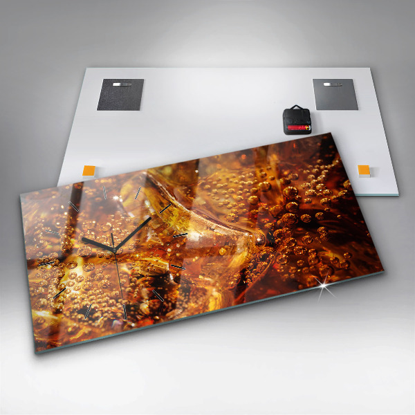 Horizontálne hodiny Detailný záber na nápoj