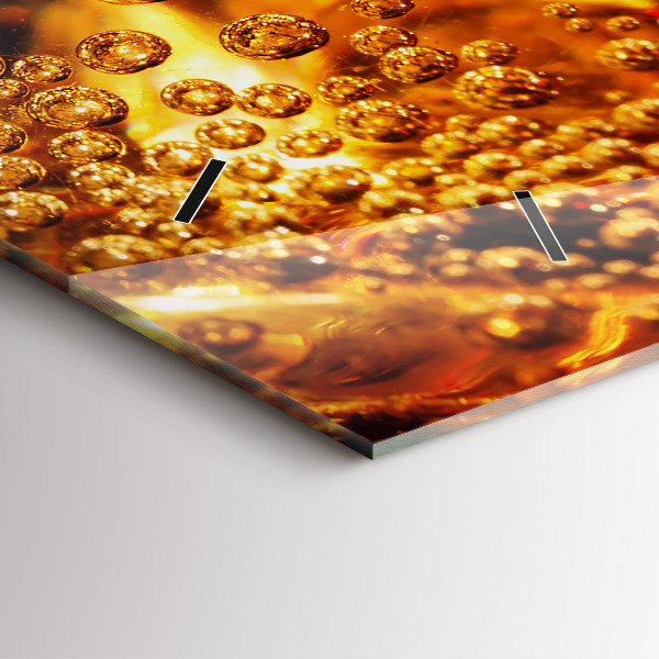 Horizontálne hodiny Detailný záber na nápoj