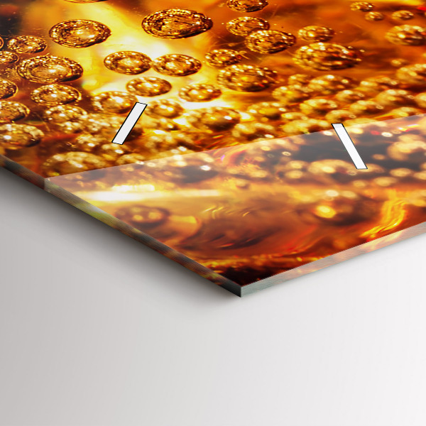 Horizontálne hodiny Detailný záber na nápoj