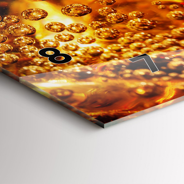 Horizontálne hodiny Detailný záber na nápoj