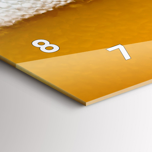 Horizontálne hodiny Pivo zblízka