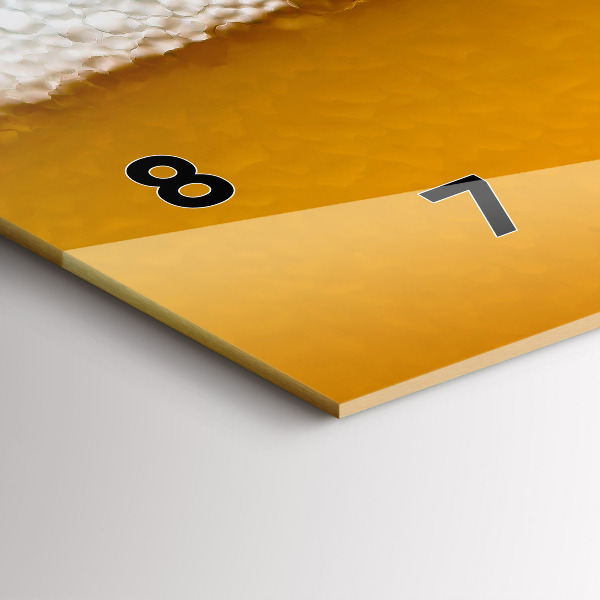 Horizontálne hodiny Pivo zblízka