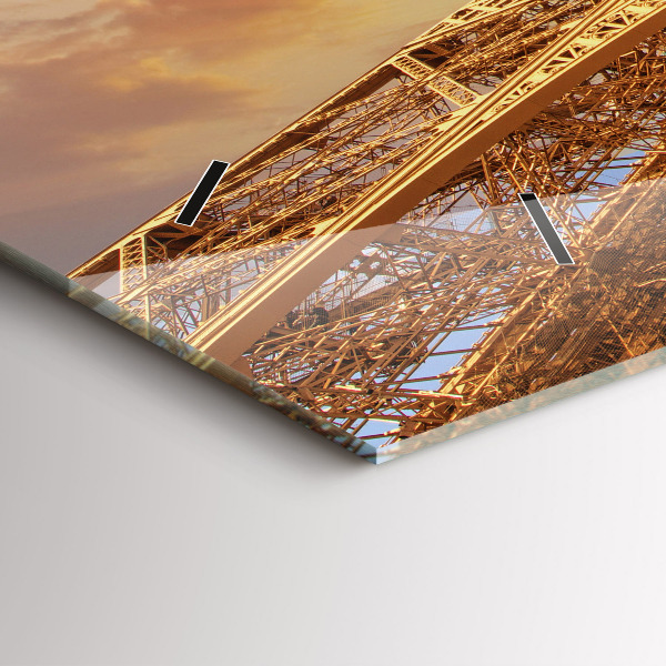 Horizontálne hodiny Eiffelova veža v slnečnom svetle