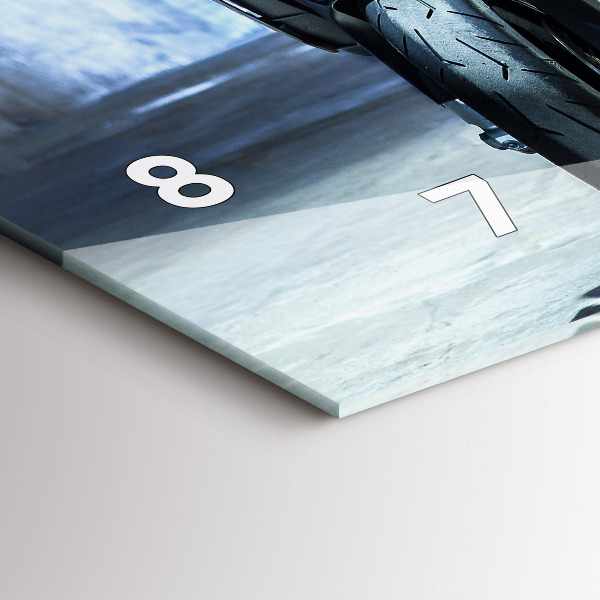 Horizontálne hodiny Motorka v uličke