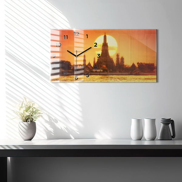 Horizontálne hodiny Wat arun Bangkok Thajsko