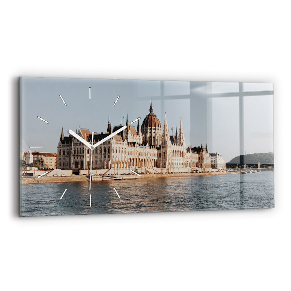 Horizontálne hodiny Parlament v Budapešti
