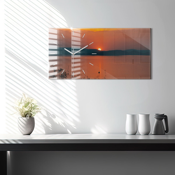 Horizontálne hodiny Balaton vo večerných hodinách