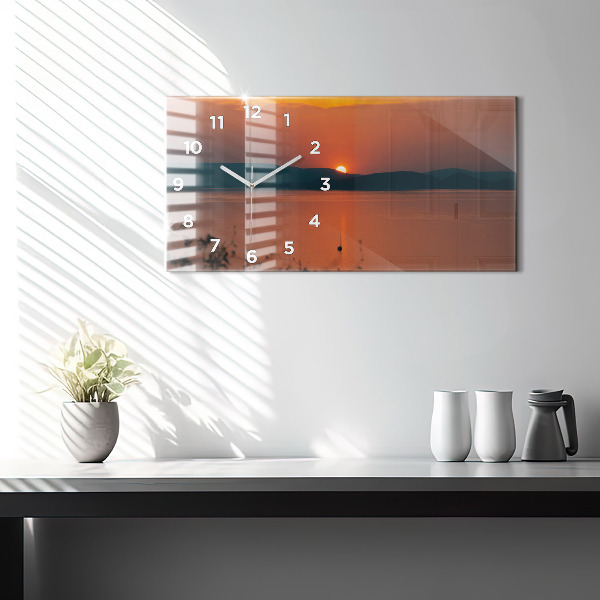 Horizontálne hodiny Balaton vo večerných hodinách