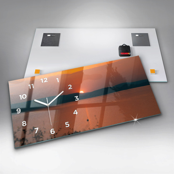 Horizontálne hodiny Balaton vo večerných hodinách