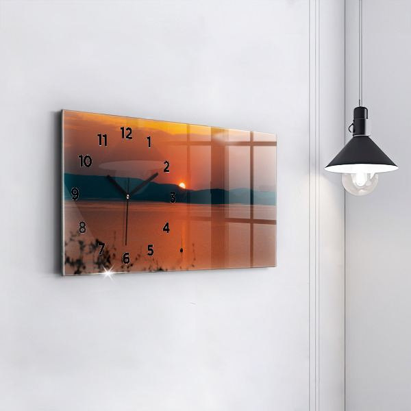 Horizontálne hodiny Balaton vo večerných hodinách