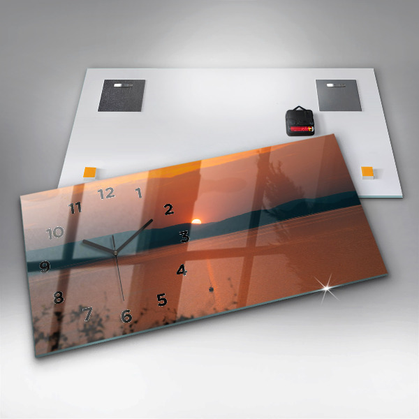 Horizontálne hodiny Balaton vo večerných hodinách