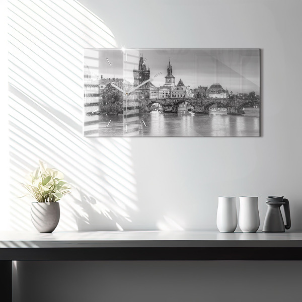 Horizontálne hodiny Pohľad na Karlov most v Prahe