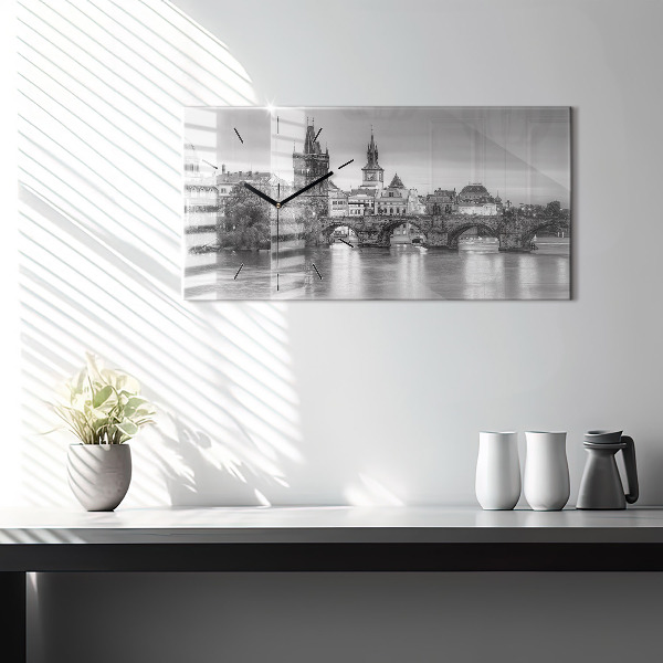 Horizontálne hodiny Pohľad na Karlov most v Prahe