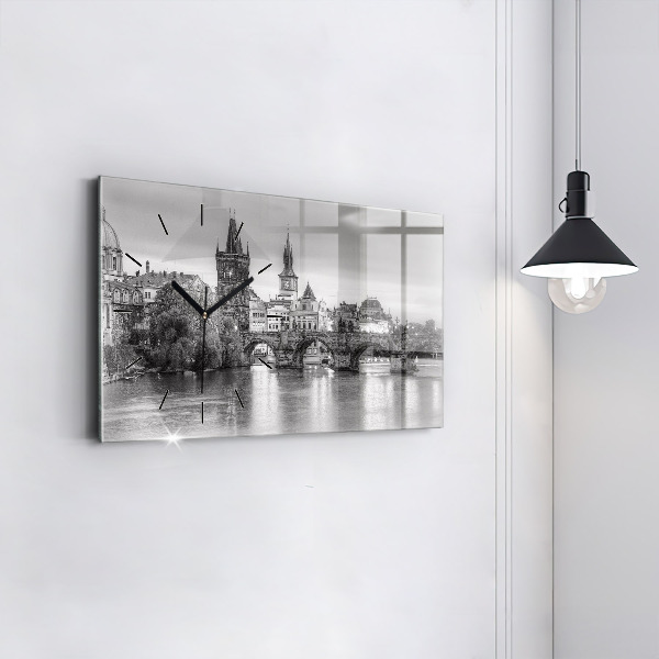 Horizontálne hodiny Pohľad na Karlov most v Prahe