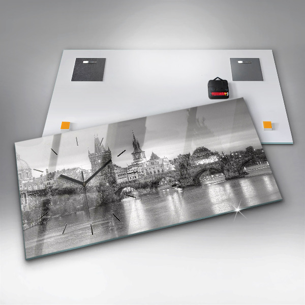 Horizontálne hodiny Pohľad na Karlov most v Prahe