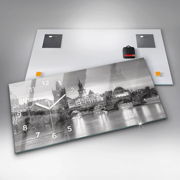 Horizontálne hodiny Pohľad na Karlov most v Prahe