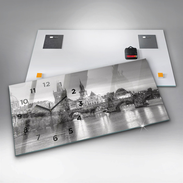 Horizontálne hodiny Pohľad na Karlov most v Prahe