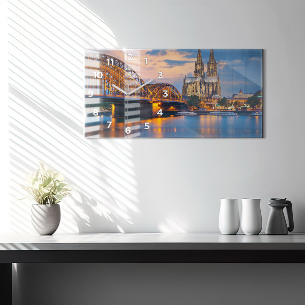 Horizontálne hodiny Pohľad na radnicu