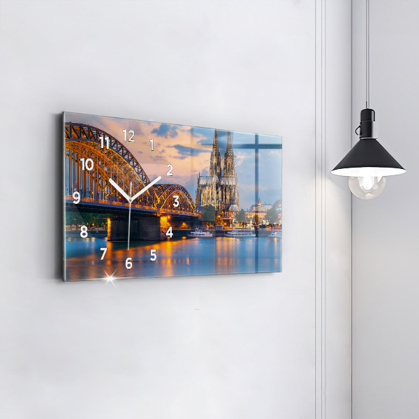 Horizontálne hodiny Pohľad na radnicu