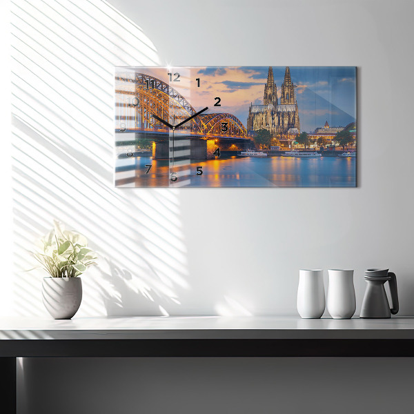 Horizontálne hodiny Pohľad na radnicu