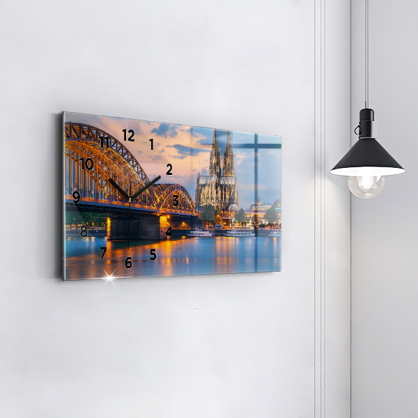 Horizontálne hodiny Pohľad na radnicu